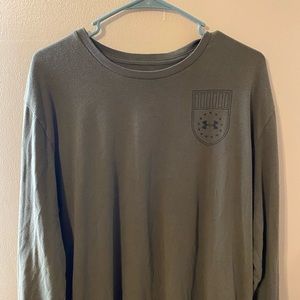 XL UNDERARMOUR LONG SLEEVE